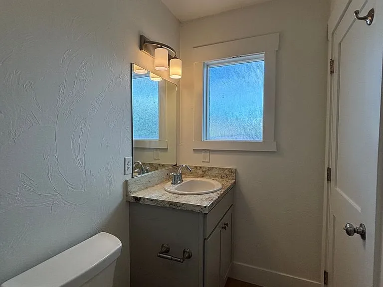 501 S 19th Ave — Photo 7