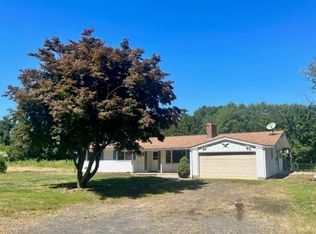 25 School St, East Granby, CT 06026