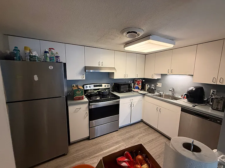 530 Vfw Pkwy #201 — Photo 8