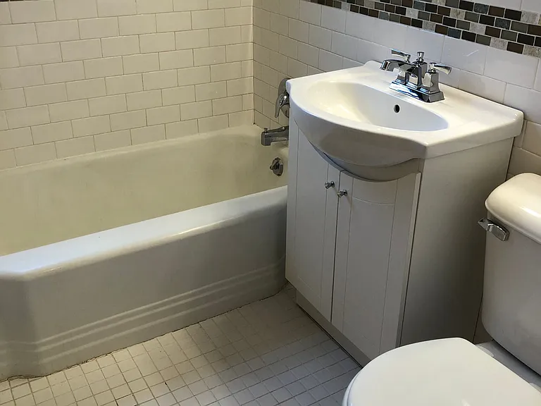 Virginia Apartments — Photo 25