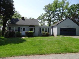 7 Round Top Dr, CLINTON TOWNSHIP, NJ 08801