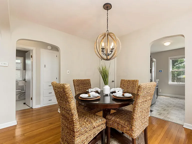 53 E Jeffrey Pl — Photo 3