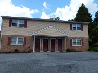 53 Akron Rd, Ephrata, PA 17522