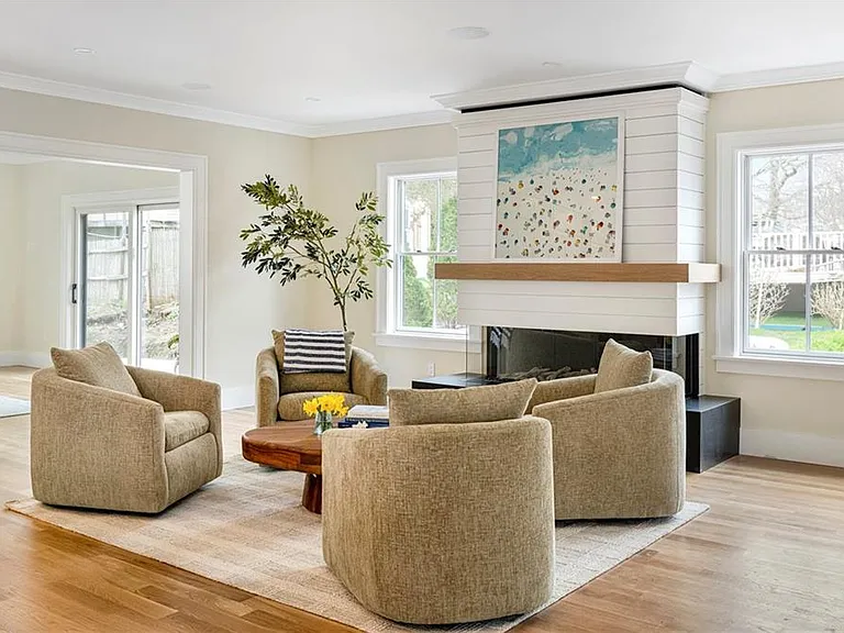 118 Newport Ave — Photo 4