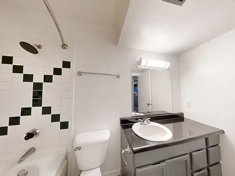 The Metropolis Apartments — Photo 8