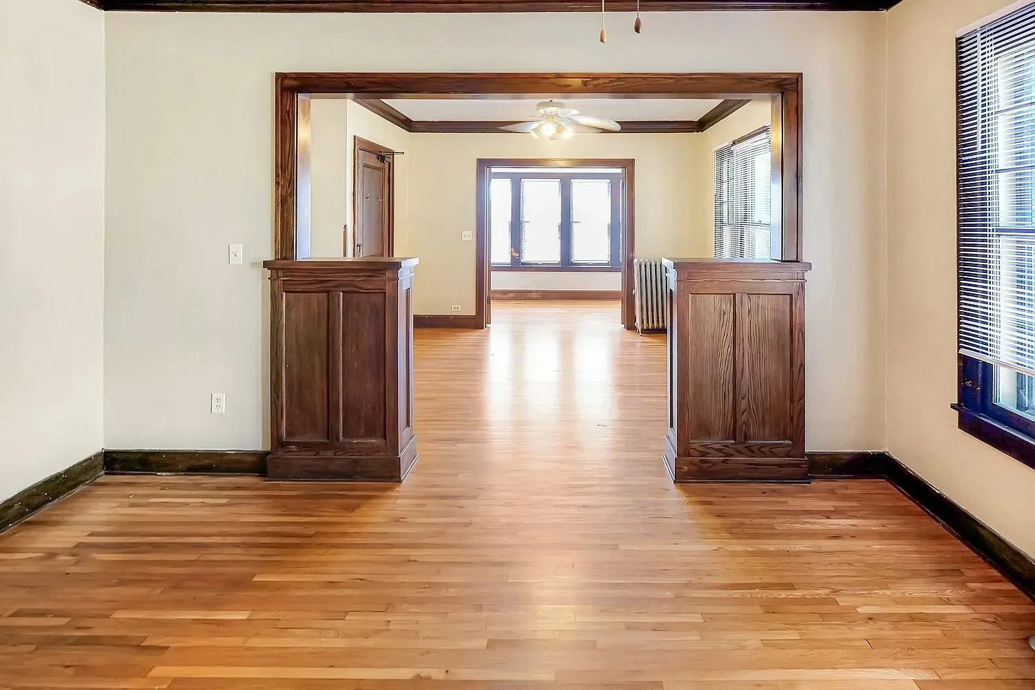 Bryant Ave Apartments | 4611 — Photo 1