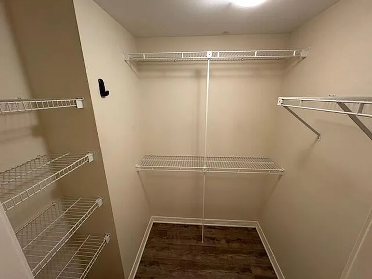 406 Westlake Ct — Photo 12