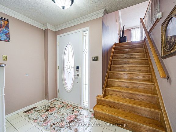 4th image of 11 Danilack Ct