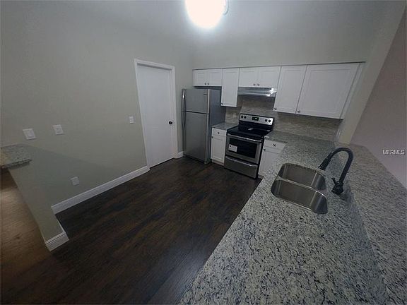 5th image of 124 Spreading Oak Ct