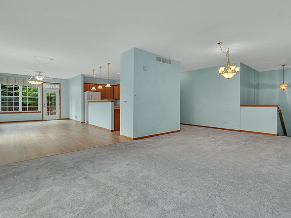 3rd image of 554 Woodhill Dr