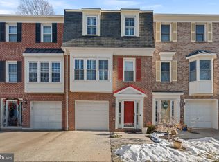 35 Carriage House Cir, Alexandria, VA 22304