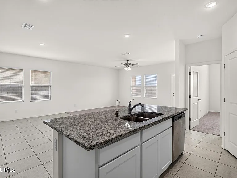 2097 E Grazing Meadow Ln — Photo 6