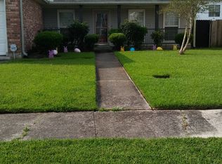 1529 Hanging Moss Ln, Gretna, LA 70056