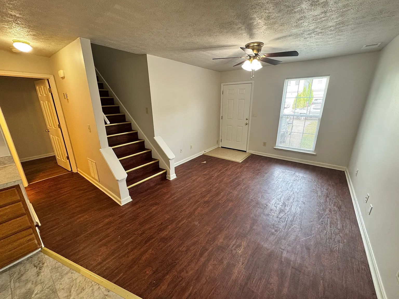 3 bed, 1040 sqft, $1,695 — Photo 3