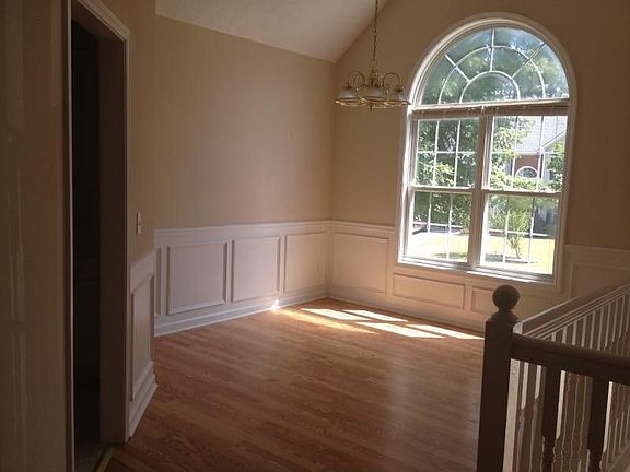 3rd image of 561 Oak Vista Ct