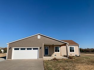 11900 E Turtle Creek Cir, Wichita, KS 67226