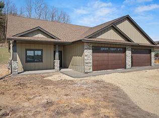 1091 Legend Ln, River Falls, WI 54022