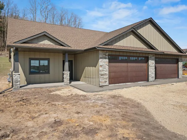 1091 Legend Ln, River Falls, WI 54022
