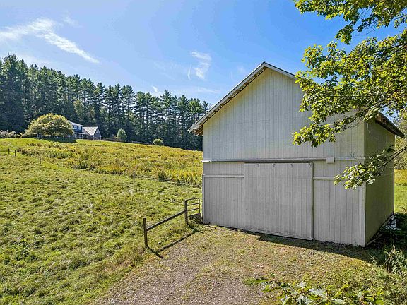 5th image of 317 Dyer Road
