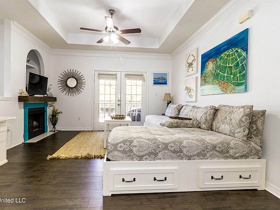 5th image of 2252 Beach Dr #2252