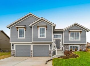 1704 Sycamore Rdg, Kearney, MO 64060