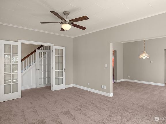 5th image of 3329 Oakes Avenue