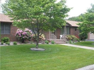 8 Bartlett Dr, Johnston, RI 02919