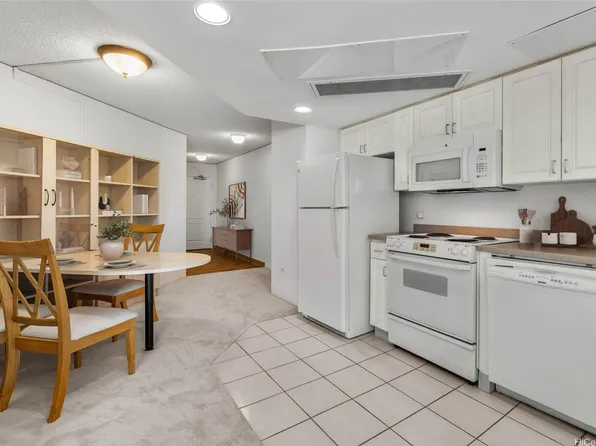 1314 Kalakaua Ave APT 1512, Honolulu, HI 96826