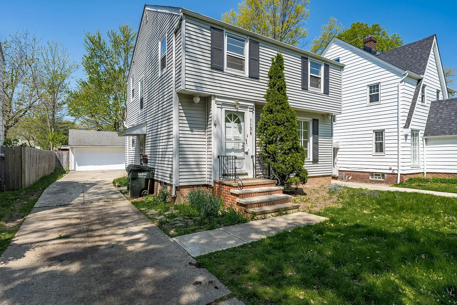 1138 Avondale Rd photo 1