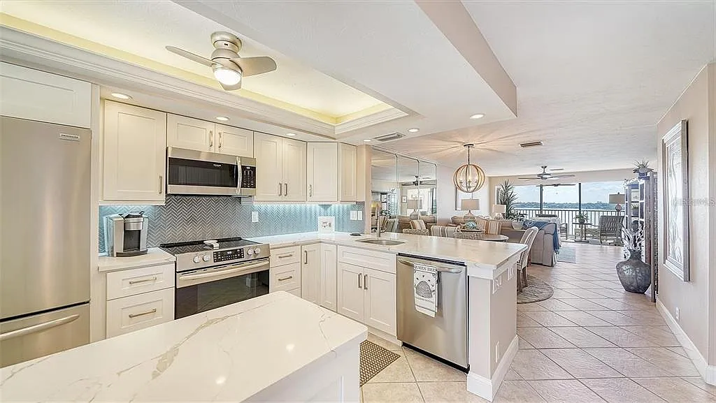 2 bed, 2.0 bath, 1233 sqft, $3,550 — Photo 4