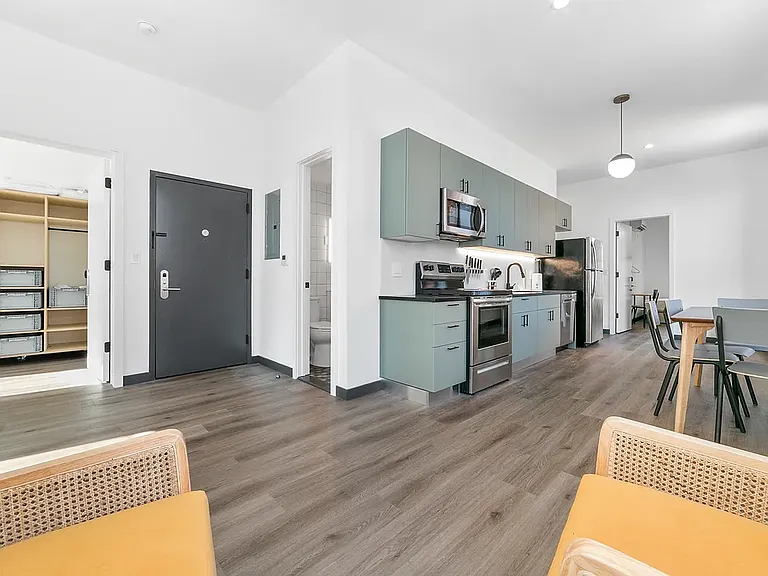 165 N 5th St #301 — Photo 1