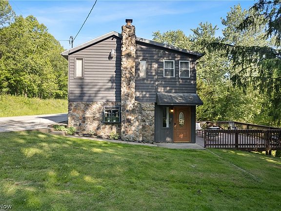3rd image of 842 River Rd