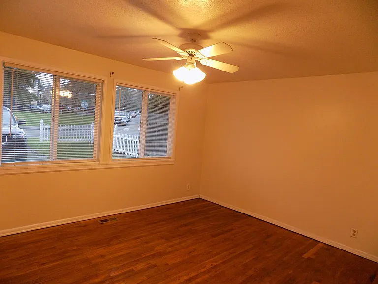 12020 SW Lincoln Ave — Photo 17