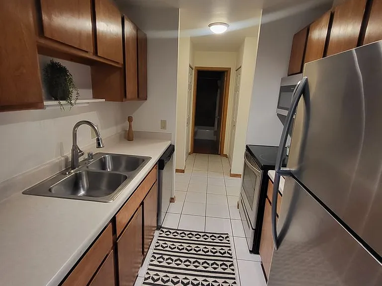 Midvale Heights Apartments — Photo 17