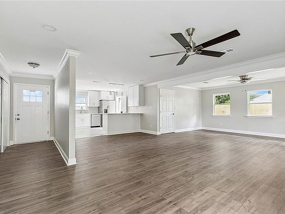 4th image of 3352 Somerset Dr