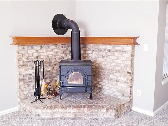 4th image of 723 Pioneer Woods Dr