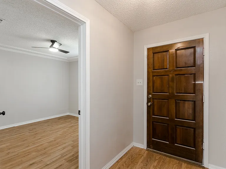 4617 Olympia Dr — Photo 11