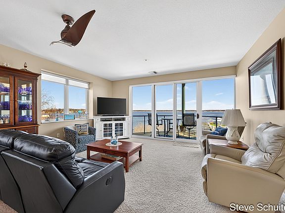 5th image of 2964 Lakeshore Dr Unit W304