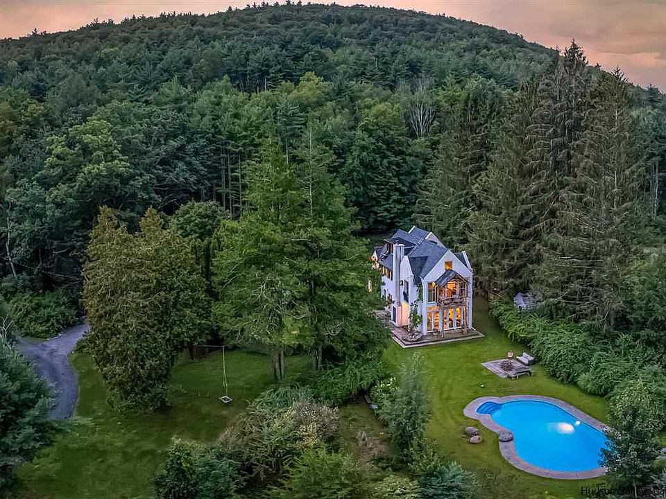 1st image of 7 Windsweep Ln