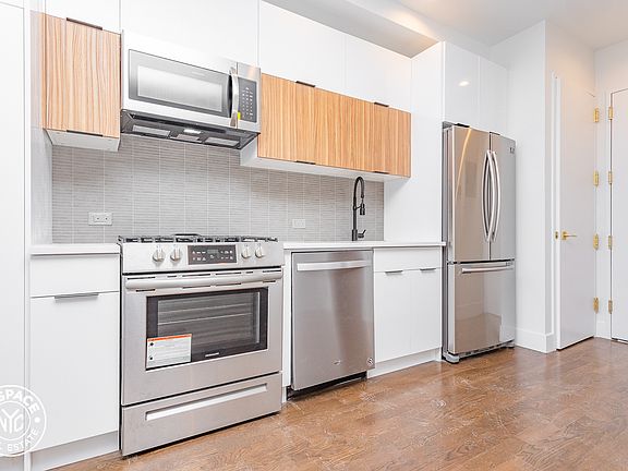 3rd image of 618 Park Pl APT 2R