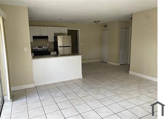 2 bed, 1100 sqft, $2,300 — Photo 4