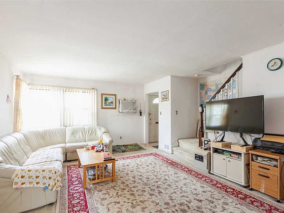 3rd image of 67-58 213th St