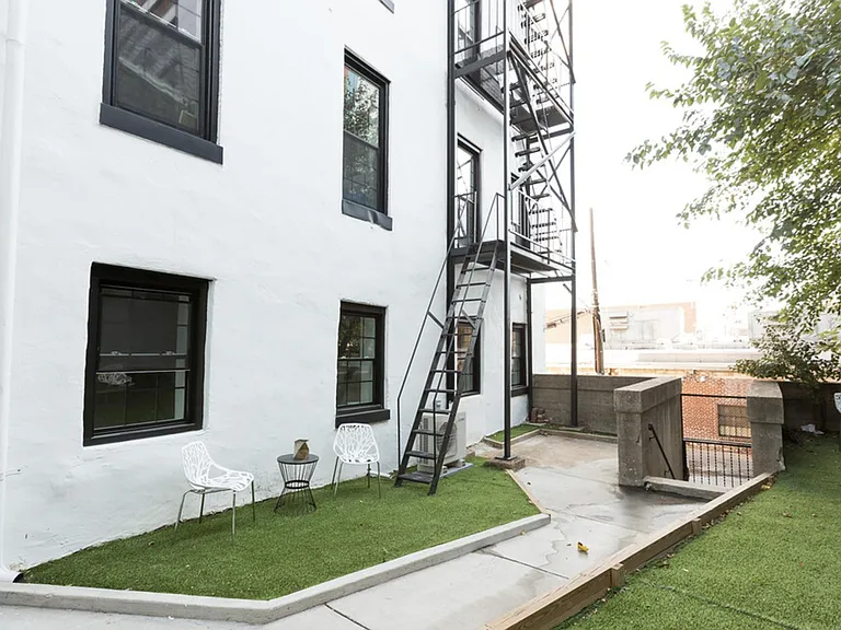 419 Saint Paul Pl — Photo 15