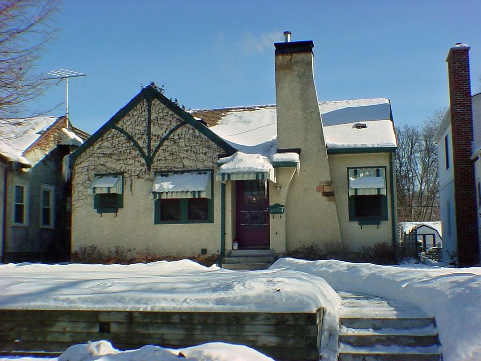 1930's Bungalow, Arts & Craft Styling!