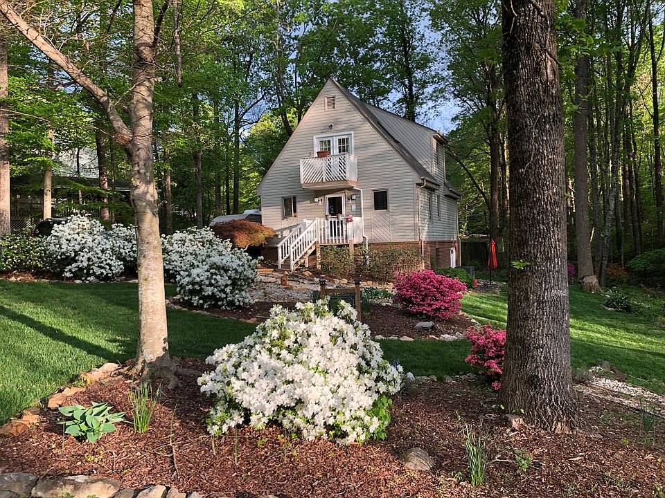 1st image of 302 Jefferson Woods Dr