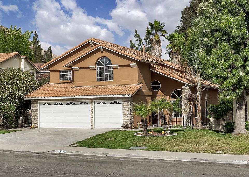 1st image of 10322 Desert Star St