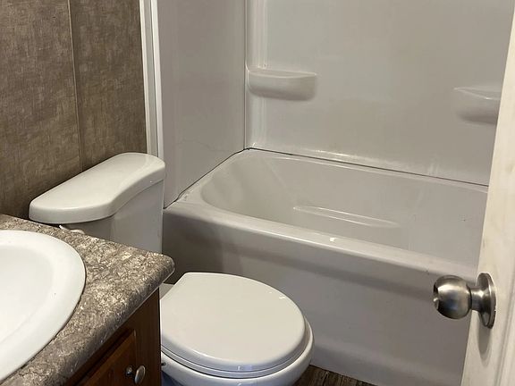 4th image of 1814 S Lowry St #22
