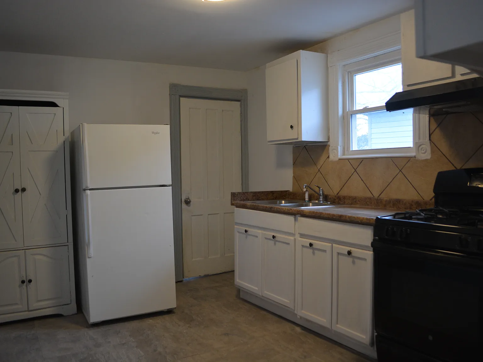2 bed, 900 sqft, $1,100 — Photo 1