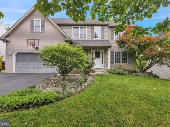 110 Clarion Dr, Douglassville, PA 19518