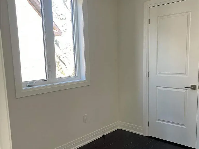 563 New England Ct W — Photo 13